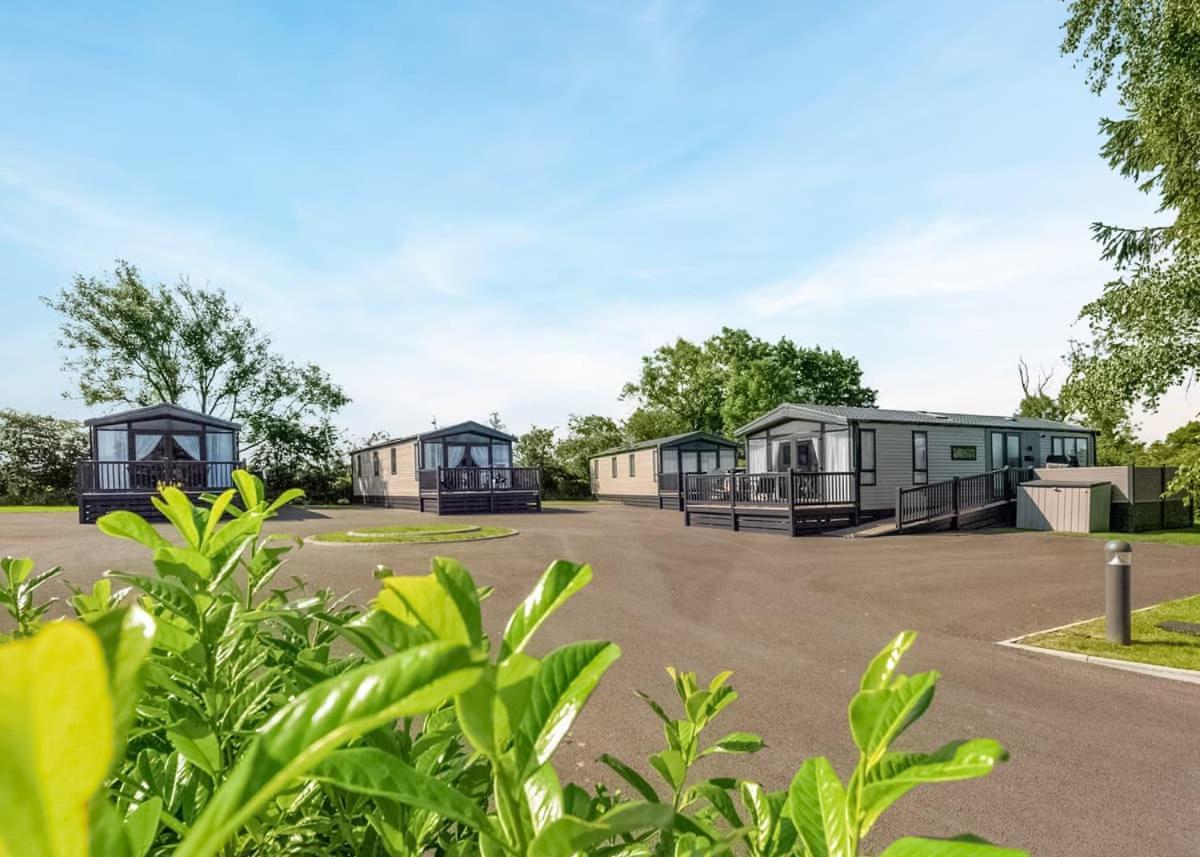 Отель Green Meadows Country Park Harker Экстерьер фото